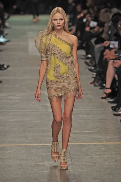 Look 7